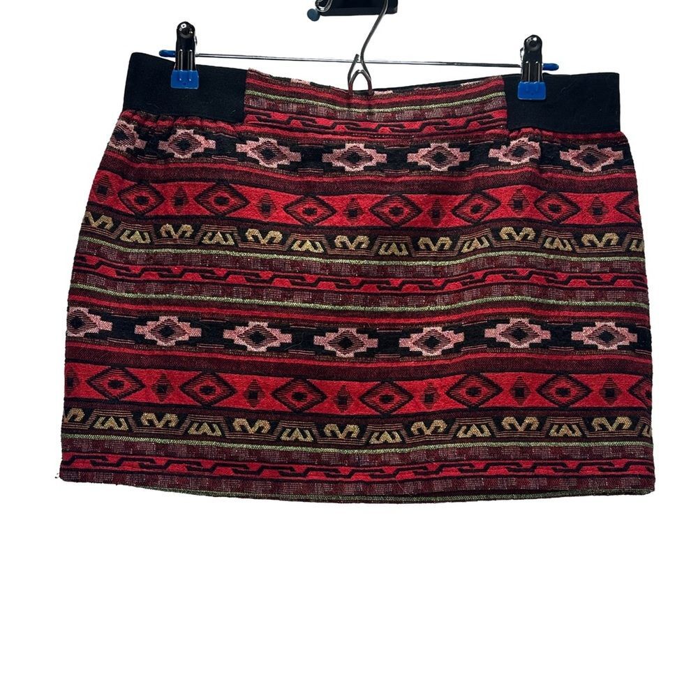Francesca’s El Camp Aztec Tribal Patterned Red and Black Mini Skirt Size L